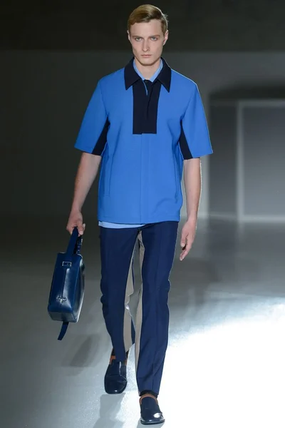 Look 10